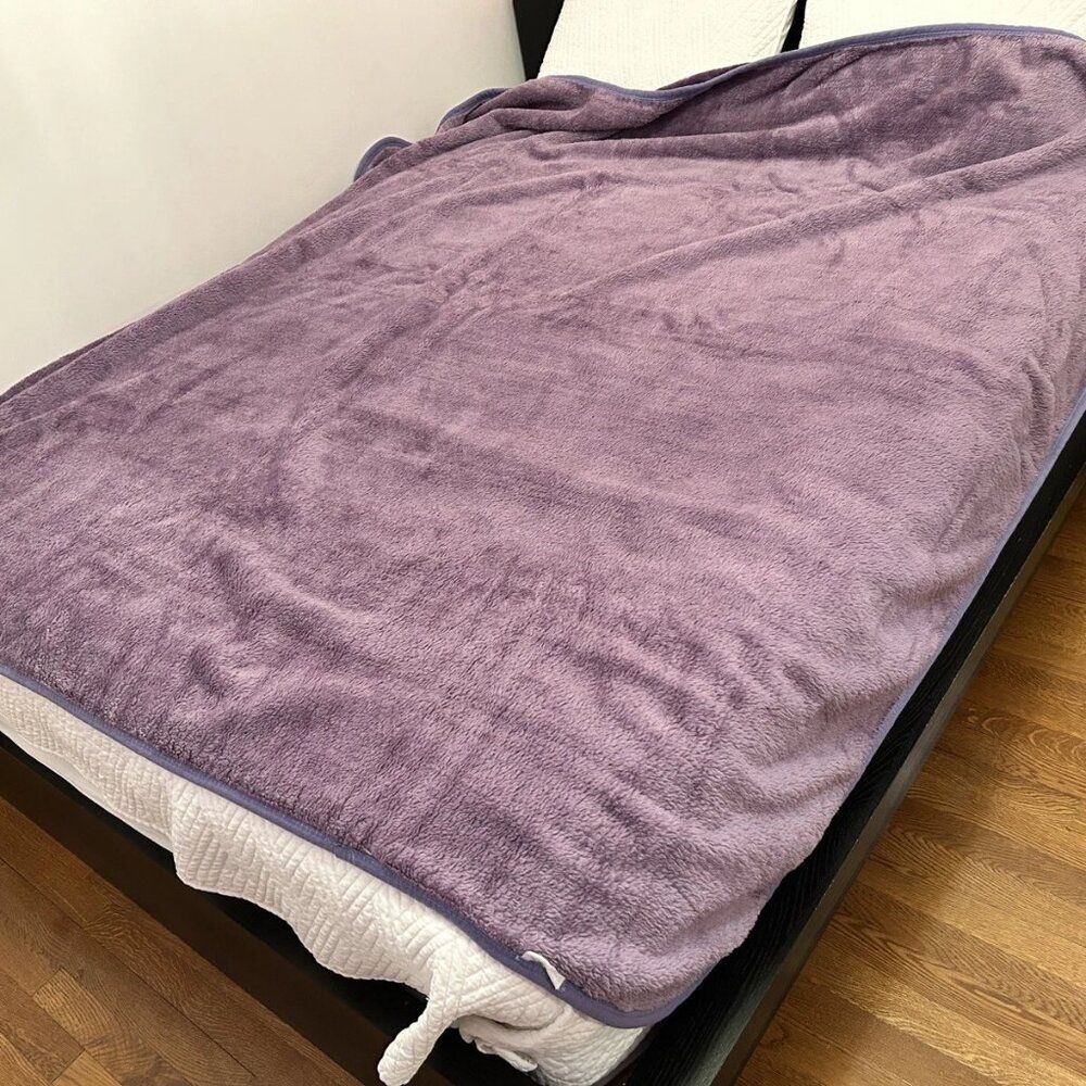 SARA QUEEN SOLID LIGHT PURPLE MINK FLEECE BLANKET
